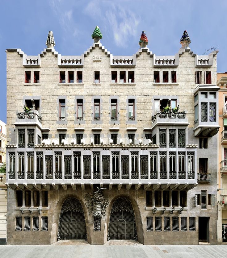 La imagen tiene un atributo ALT vacío; su nombre de archivo es Palacio-Guell.jpg